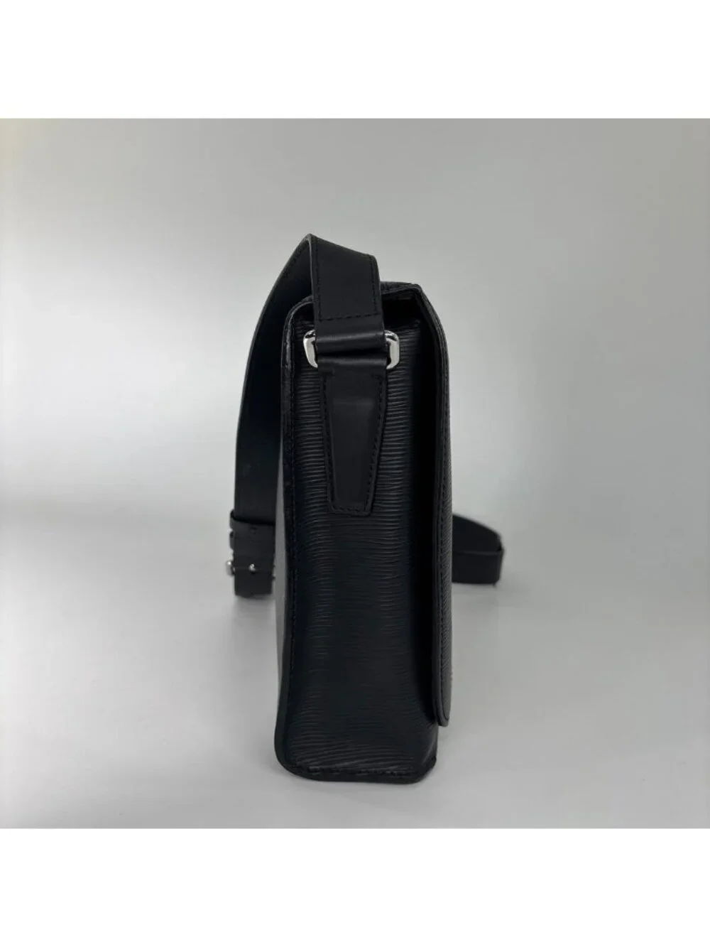Louis Vuitton Epi Harrington Messenger PM Shoulder Bag Black